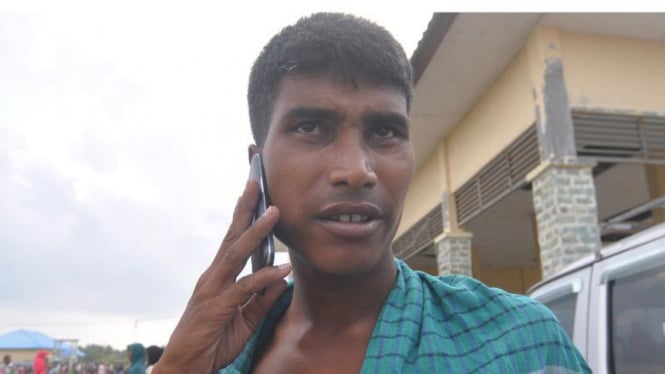 Imigran Rohingya memanfaatkan layanan telepon gratis