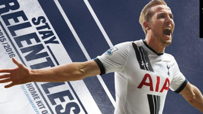 Penyerang Tottenham Hotspur, Harry Kane, dengan kostum baru.