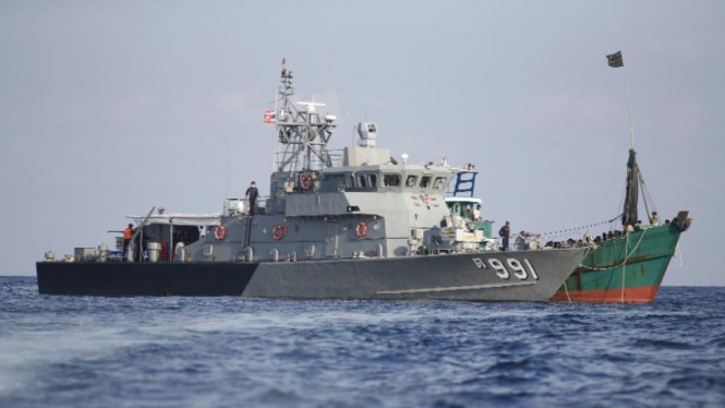 Kapal Thailand terlibat berada di dekat kapal migran, 16 Mei 2015.