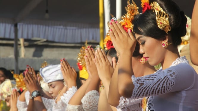 upacara adat matatah di Bali