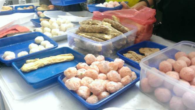 Jajanan pasar khas Kepulauan Riau.