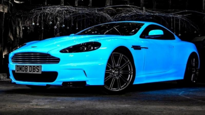 Aston Martin DBS Glow in The Dark