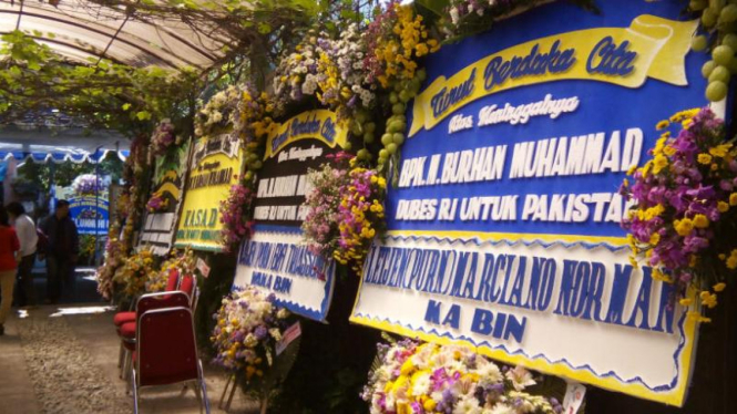 Karangan bunga untuk Dubes RI Burhan Muhammad