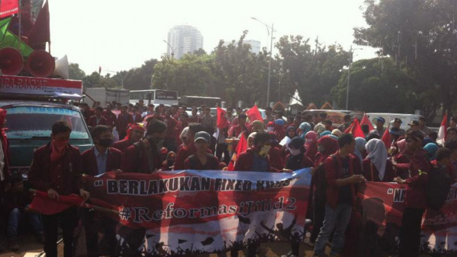 Aksi unjuk rasa mahasiswa di depan Istana Negara