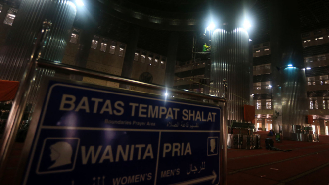 Jelang Ramadhan Masjid Istiqlal Dibersihkan