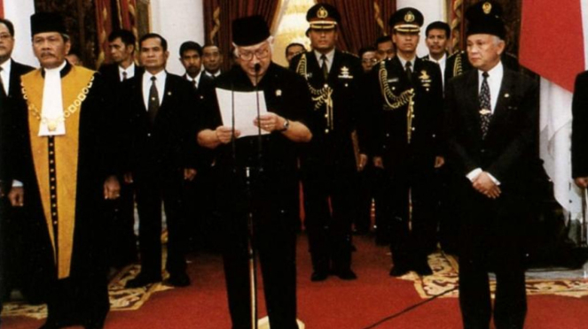 Sorot 20 tahun Reformasi - Presiden Soeharto saat mengundurkan diri pada 21 Mei 1998. 
