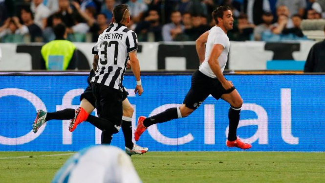 Pemain Juventus, Alessandro Matri, usai cetak gol di final Coppa Italia