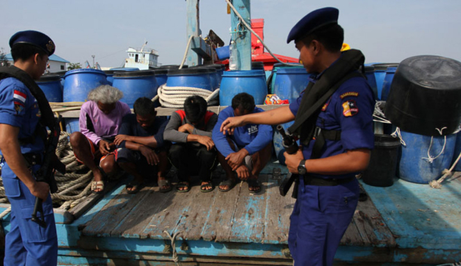 Penangkapan kapal nelayan asing di perairan Indonesia.
