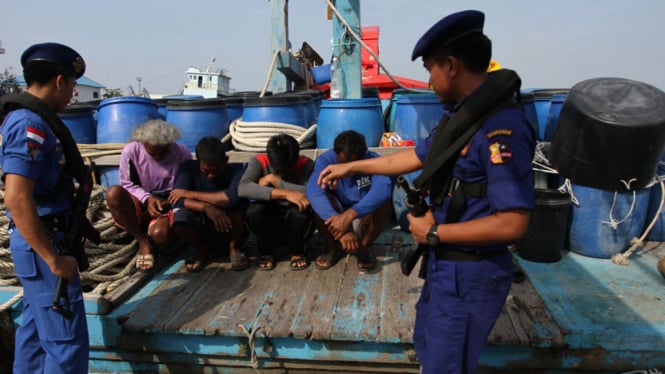 Penangkapan kapal nelayan asing di perairan Indonesia.