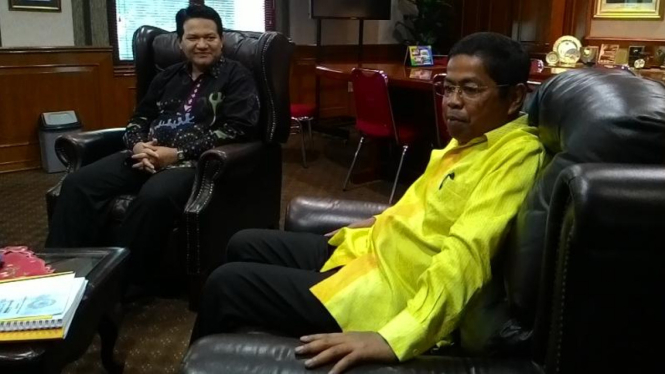 Sekjen Partai Golkar Idrus Marham dan Ketua KPU Husni Kamil Manik.