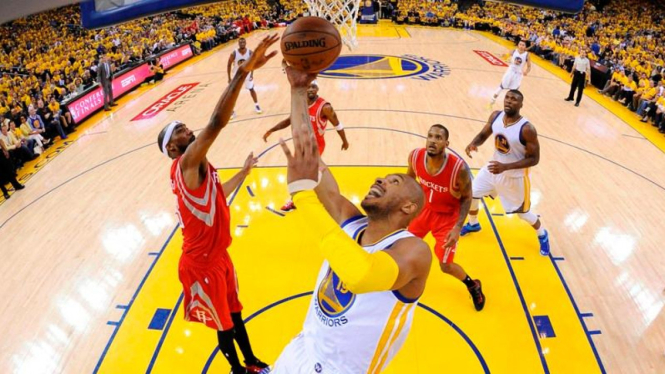 Golden State Warriors melawan Houston Rockets di Playoff NBA 2015