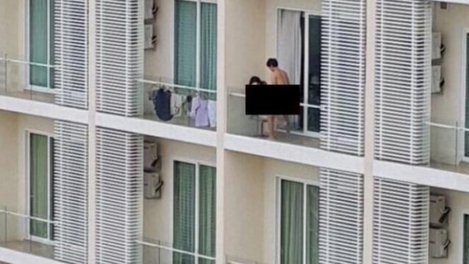 Video seks di balkon