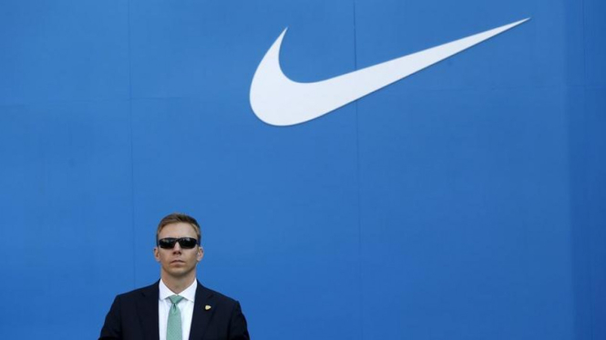 Paspampres Barack Obama saat kunjungi kantor Nike
