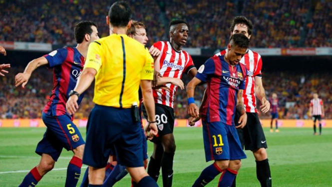 Striker Barcelona, Neymar (kanan)