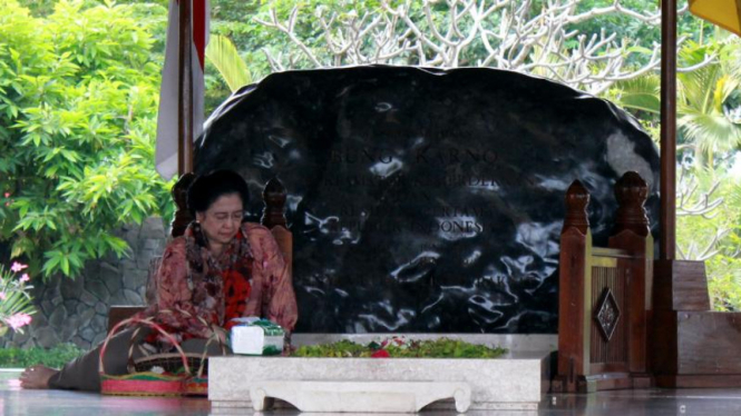 Megawati Soekarnoputri saat ziarah makam Bung Karno, Minggu (31/5/2015)