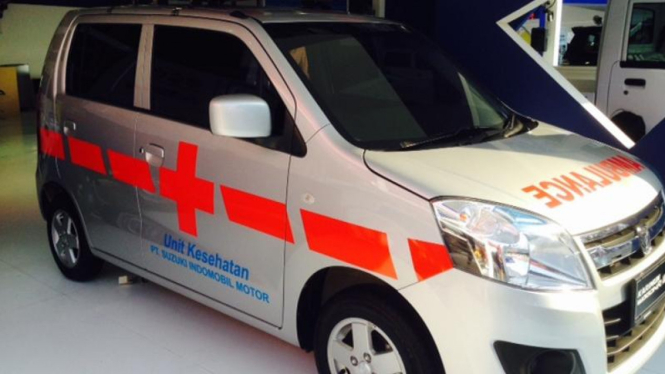 Suzuki Karimun Wagon R yang dimodifikasi menjadi mobil ambulans.
