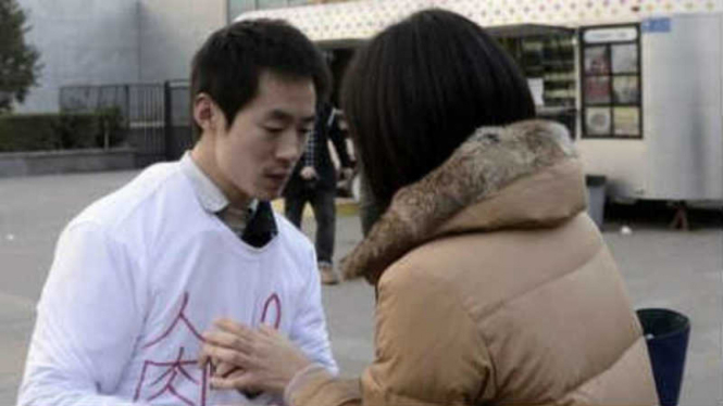 Xia Jun ayah yang rela dipukuli demi anaknya