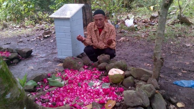 Prosesi penisanan kuburan massal 1965 di Dusun Plumbon, Ngaliyan Semarang.