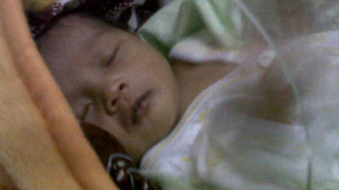 Seorang bayi dibuang di Garut, Jawa Barat.