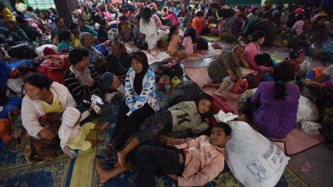 Aktivitas pengungsi Sinabung