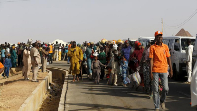 Warga Nigeria mengungsi akibat serangan militan Boko Haram.
