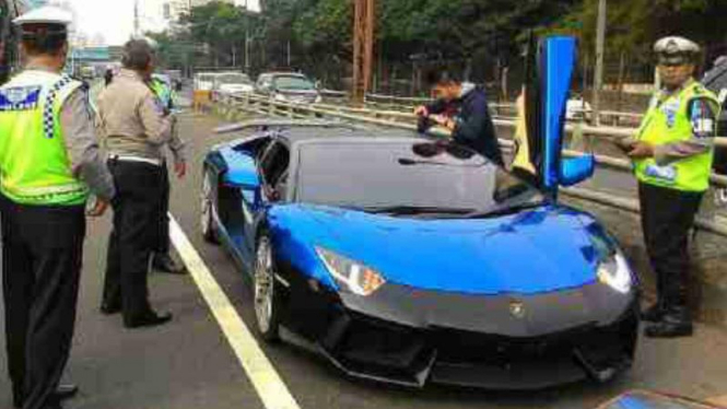 Konvoi Lamborghini Dihentikan Polisi, Dua Mobil Ditahan