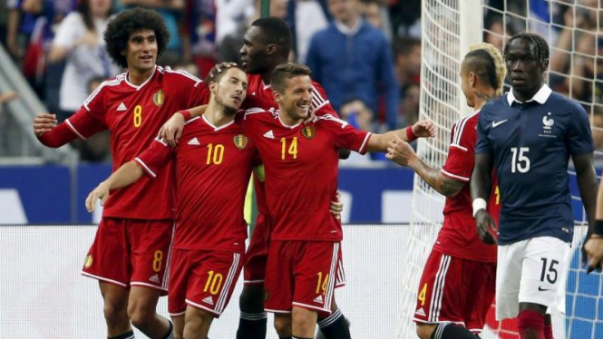 Para pemain Belgia merayakan gol ke gawang Prancis