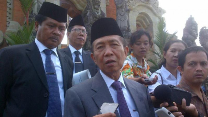 Gubernur Bali, I Made Mangku Pastika.