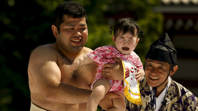 Kontes Sumo Bayi Menangis di Jepang
