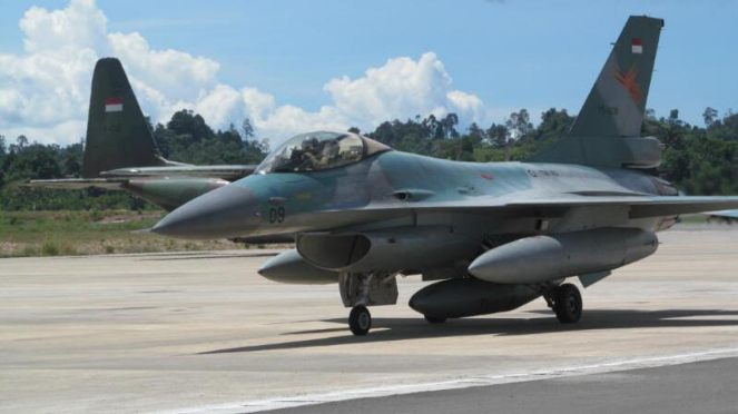 Pesawat tempur F16 buatan AS. 