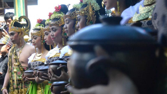 Tradisi Grebeg Tirto Aji Suku Tengger Bromo