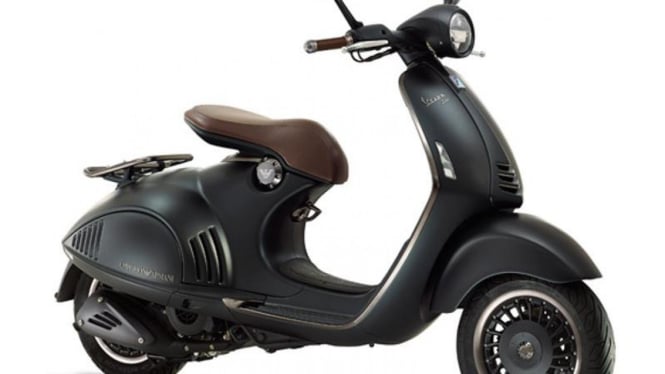 Vespa 946 Emporio Armani