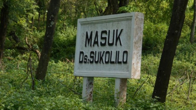 Gapura memasuki Desa Sukolilo.