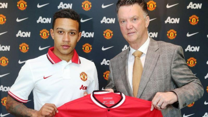 Memphis Depay dan manajer Manchester United, Louis van Gaal