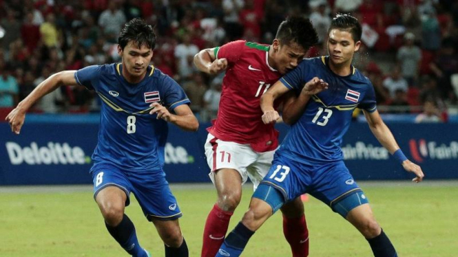 Pemain Timnas Indonesia U-23, Yandi Sofyan, melawan Thailand.
