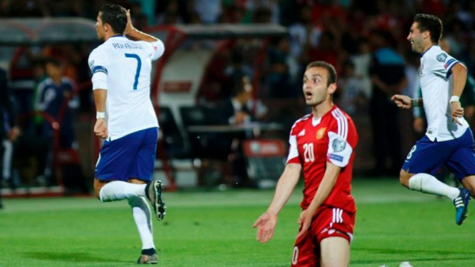 Pemain Portugal, Cristiano Ronaldo, usai bobol gawang Albania