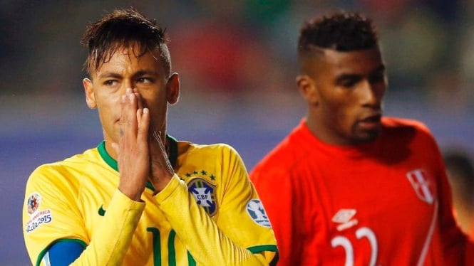 Pemain Timnas Brasil, Neymar, usai gagal cetak gol