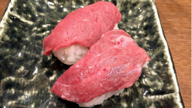 Sushi daging kuda.