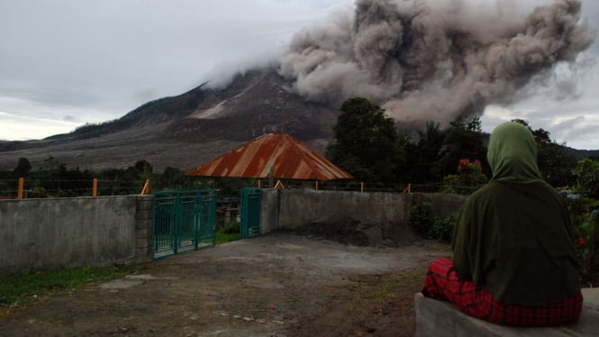 Gunung Sinabung Kembali Muntahkan Guguran Kubah Lava