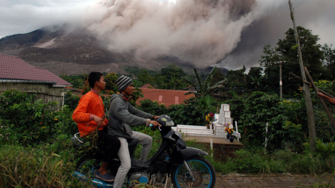 Gunung Sinabung Kembali Muntahkan Guguran Kubah Lava