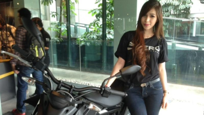 Sasha, SPG Zero Motorcycle.