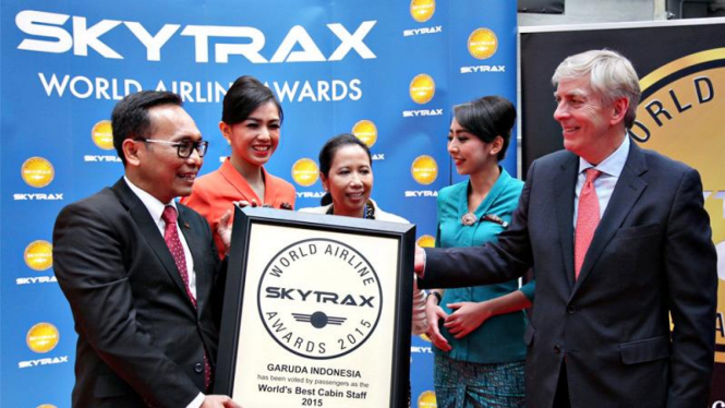Dirut Garuda Indonesia, Arif Wibowo menerima penghargaan Skytrax  Awards 2015.