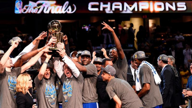Golden State Warriors menahbiskan diri menjadi juara NBA 2014-15