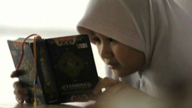 Siswi pondok pesantren penghafal Al Quran.