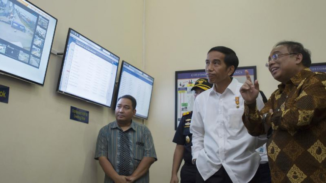 Presiden Jokowi pantau alur pelabuhan Tanjung Priok