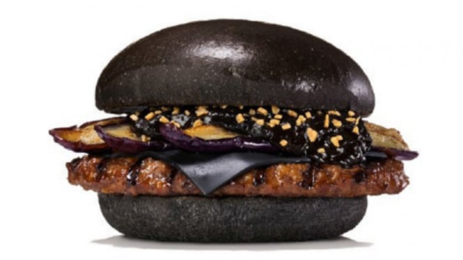 Burger hitam yang dinamakan Kuro Shogun.