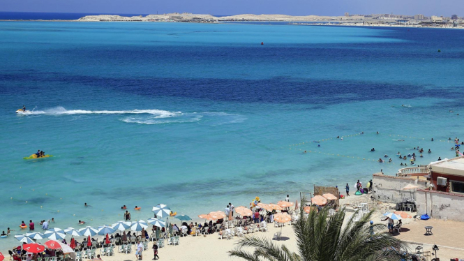 Kebiasaan Warga Mesir Puaskan Diri di Pantai Sebelum Puasa