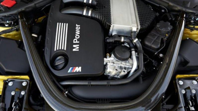 BMW i8 sabet Engine of the Year Awards 2015
