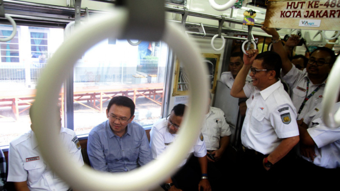 Ahok Naiki Kereta Tematik HUT ke-488 Jakarta
