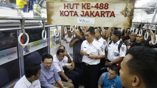 Ahok Naiki Kereta Tematik HUT ke-488 Jakarta